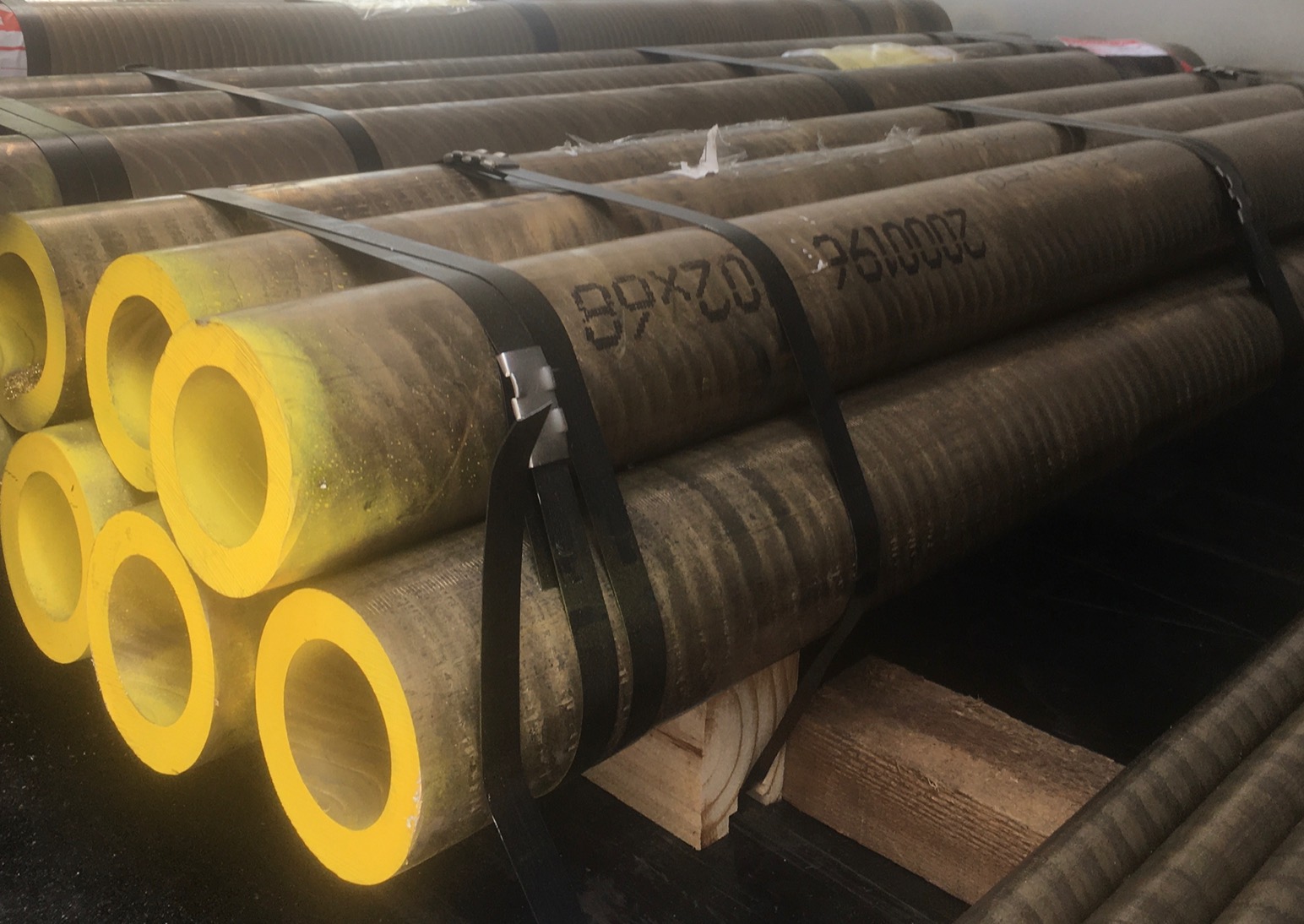Hợp kim gốc đồng với nhôm và sắt là nguyên tố chính Hợp kim gốc đồng với nhôm và sắt là nguyên tố chính